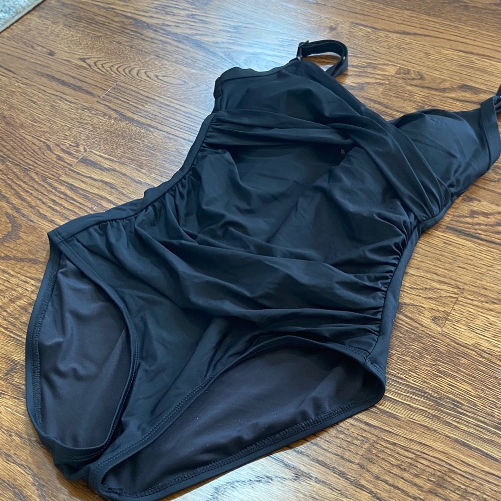 DKNY Black‎ One-Piece Twist Front Swimsuit Sizes Small and Medium